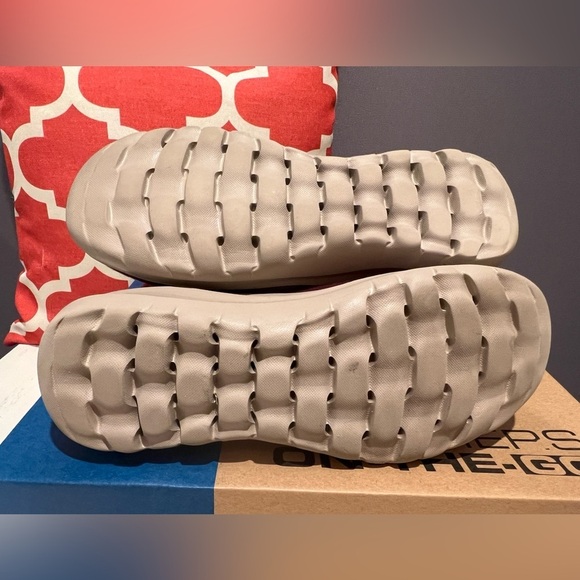 Skechers Burgundy Knit Ankle Boots - Picture 9 of 9